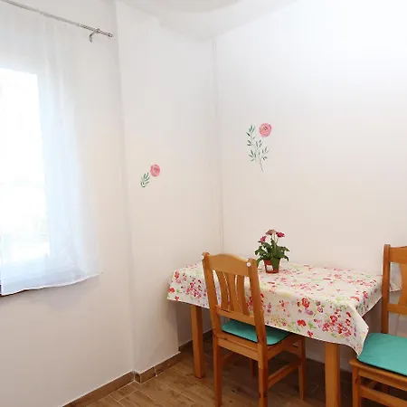Apartment Lichtdurchflutetes Nur 300 Meter Zum Mit Balkon, Privatparkplatz